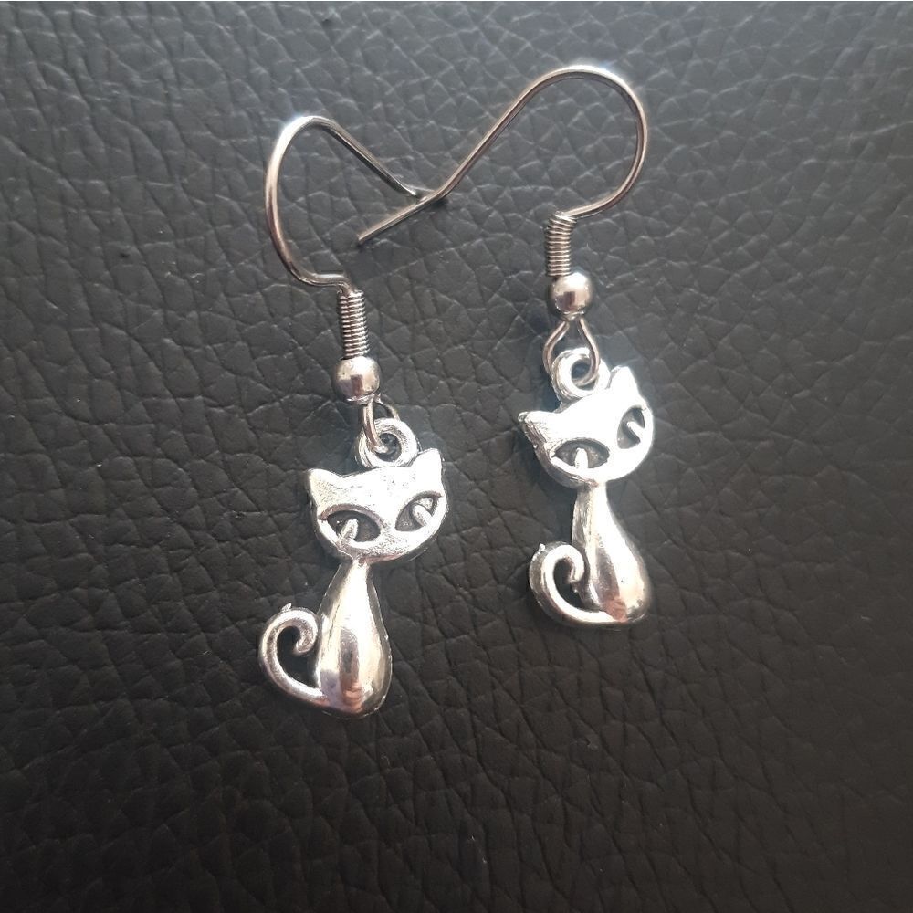 Kitty Cat Earrings    - Picture 6 of 6